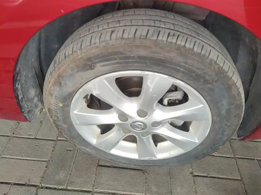 Nissan Tiida 2012