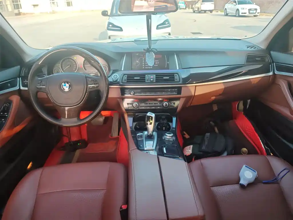 BMW 5 Series 2015 — фото 10