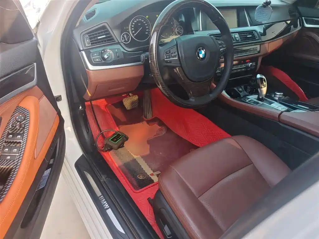 BMW 5 Series 2015 — фото 16