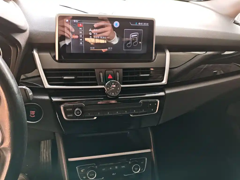 BMW 2 Series Active Tourer 2018 — фото 10
