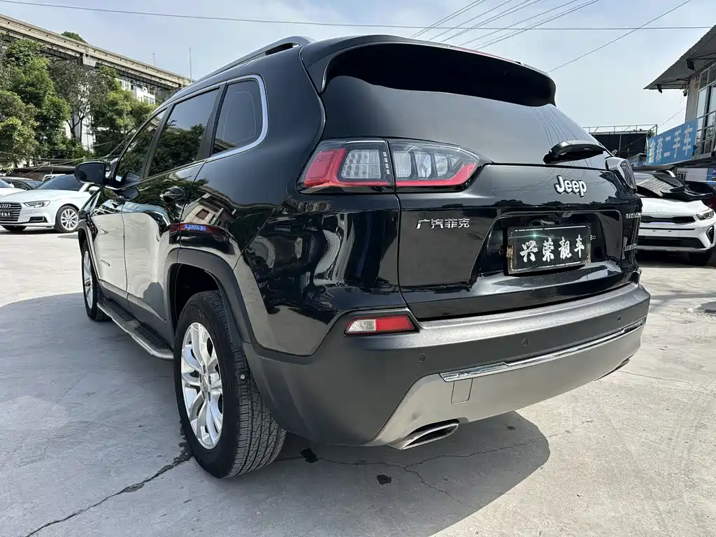 Jeep Cherokee 2019 — фото 6