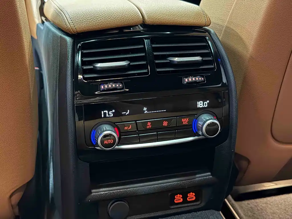BMW 6 Series GT 2023 — фото 16