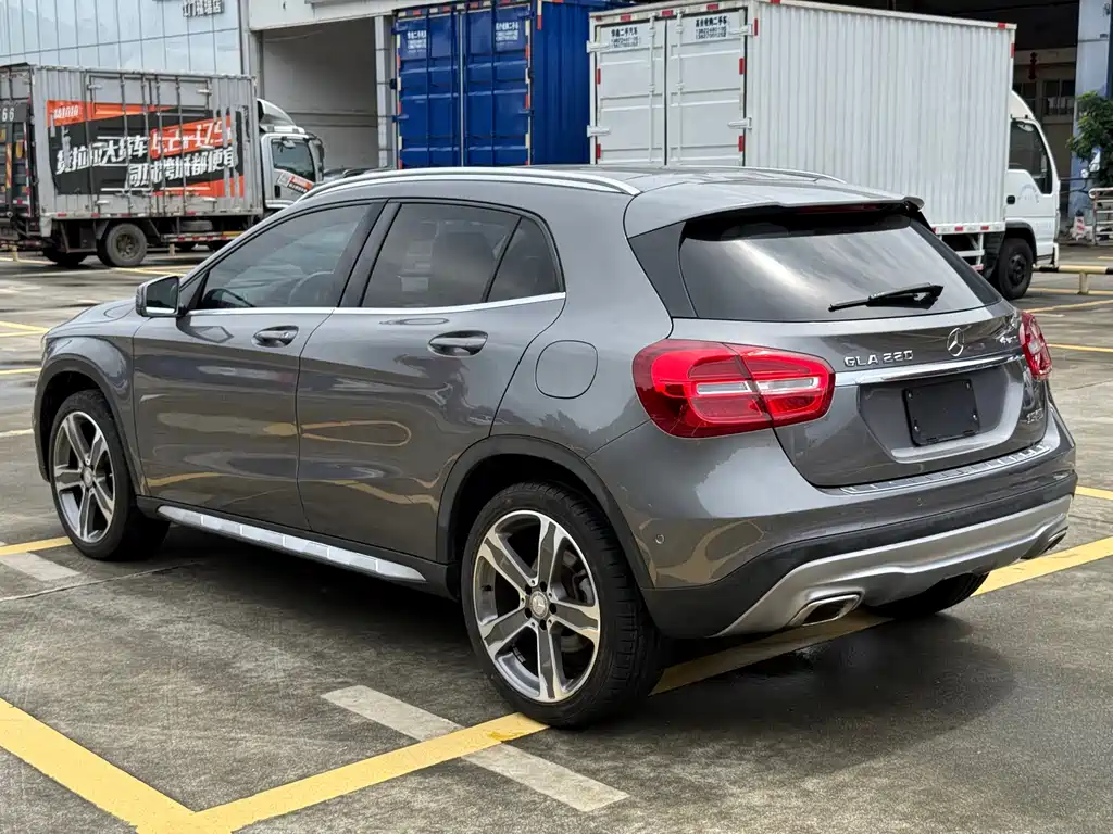 Mercedes-Benz GLA 2015