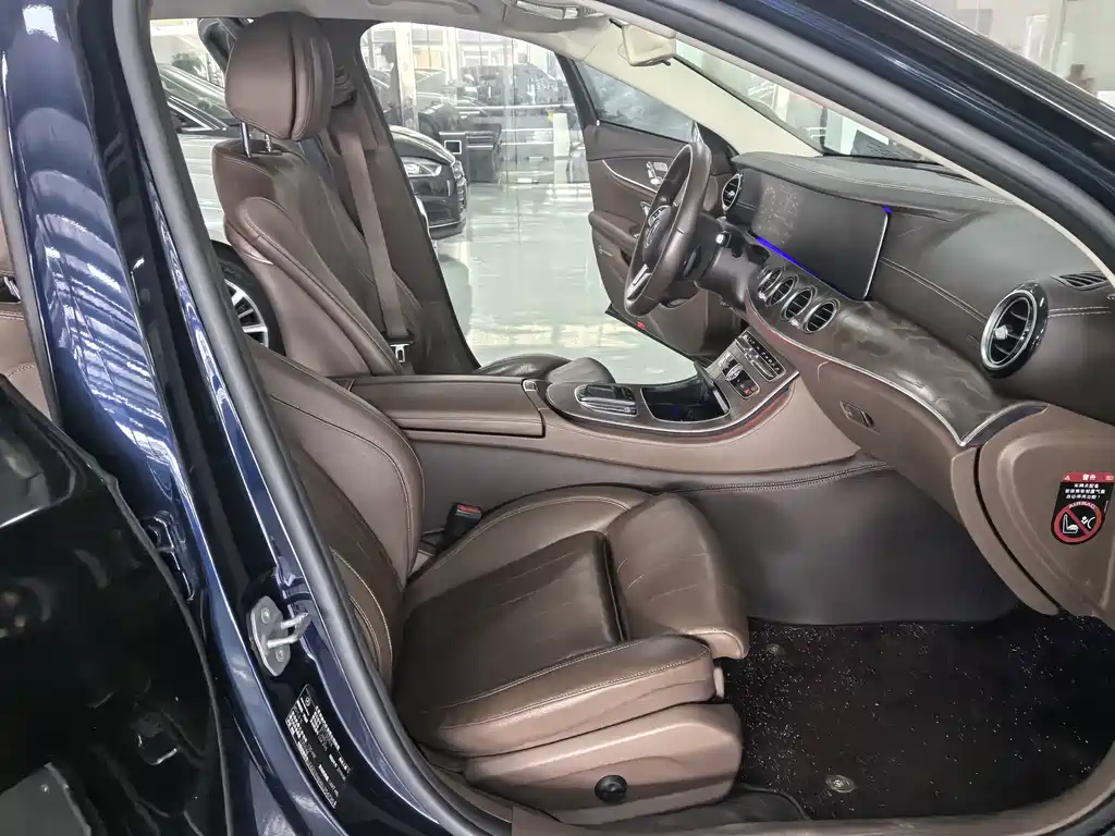 Mercedes-Benz E-Class 2019 — фото 19