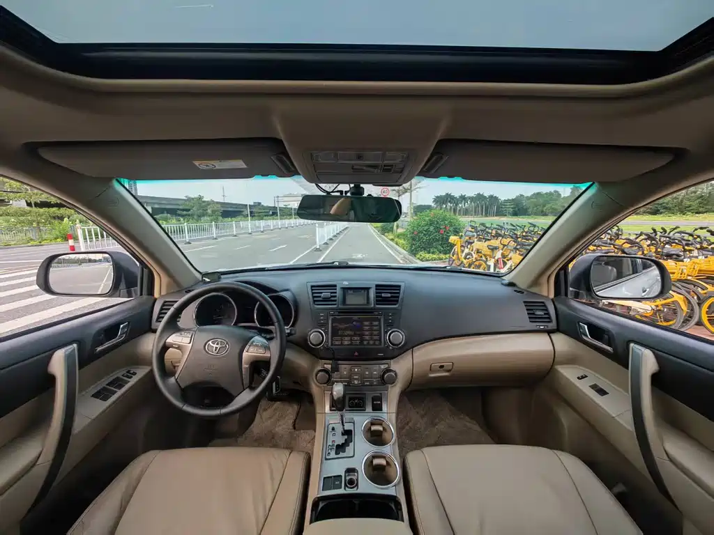 Toyota Highlander 2012 — фото 10