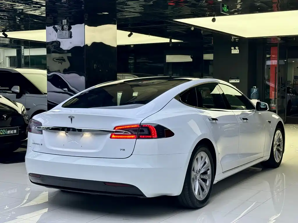 Tesla Model S 2016 — фото 4