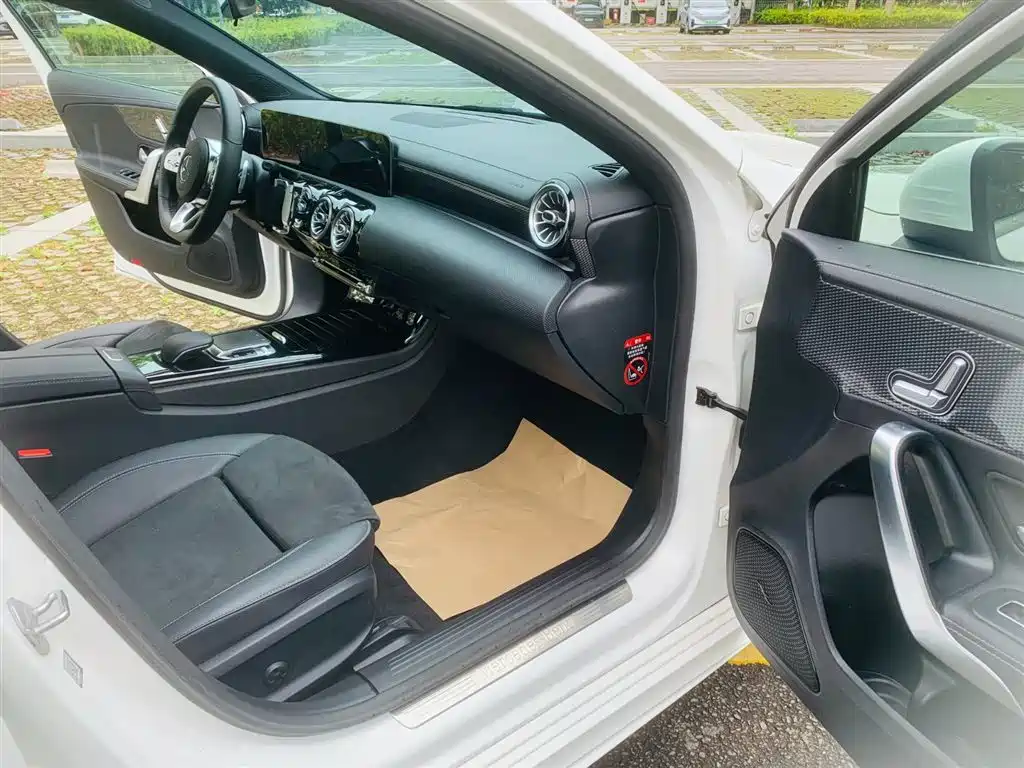 Mercedes-Benz A-Class 2020 — фото 17