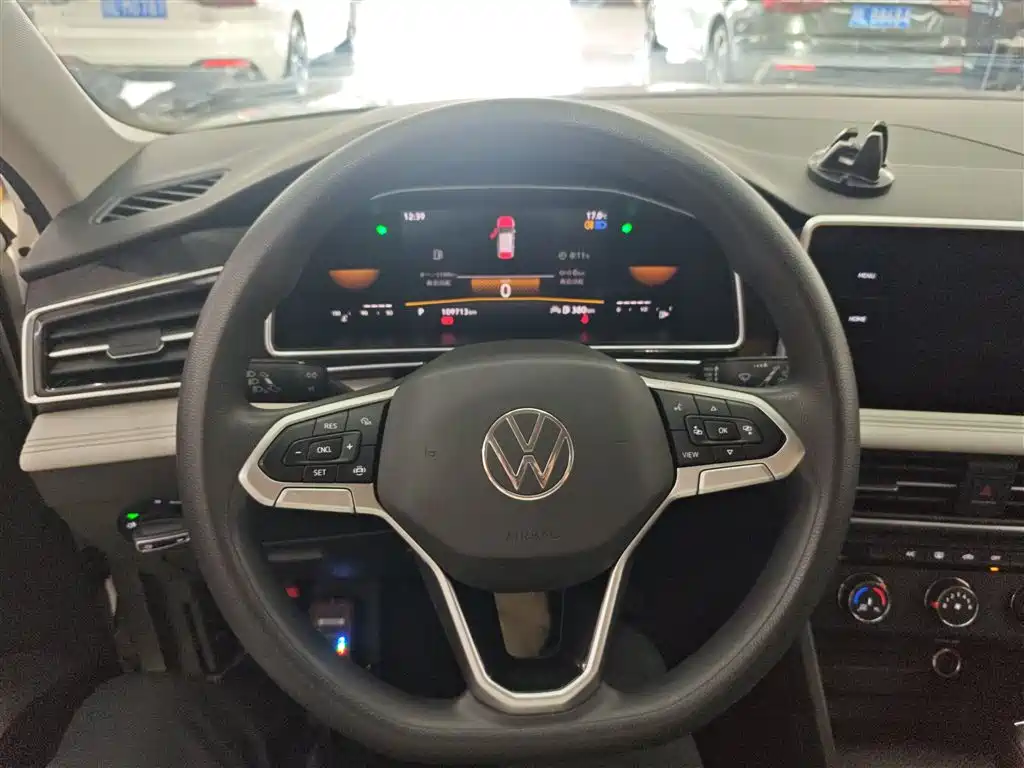 Volkswagen Tiguan L 2022 — фото 11