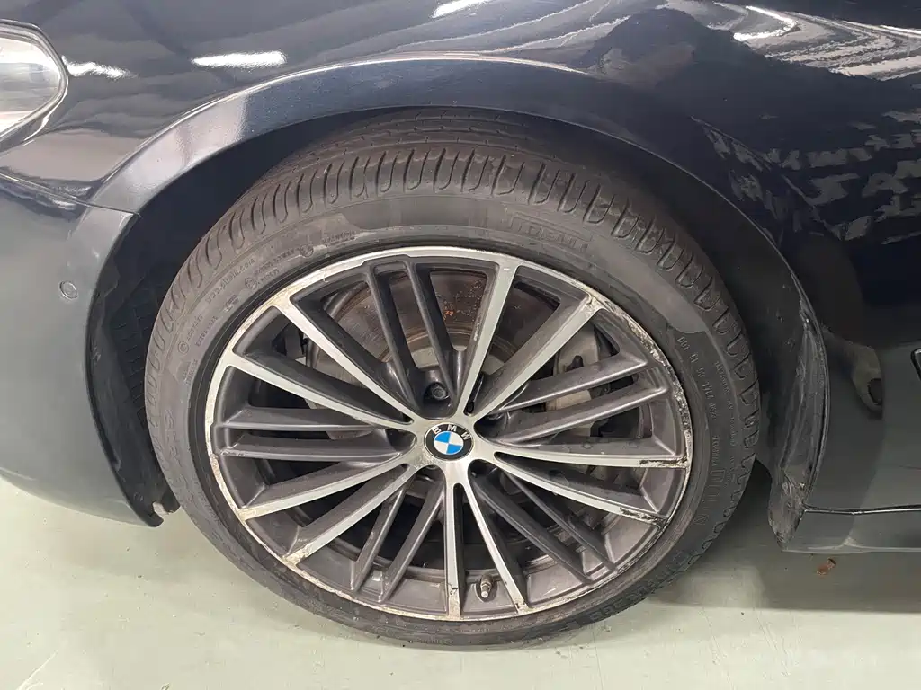 BMW 5 Series 2019 — фото 12