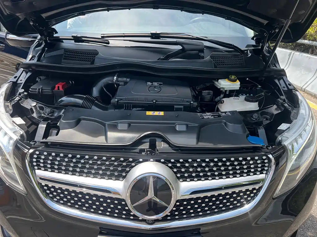 Mercedes-Benz V-Class 2020 — фото 21