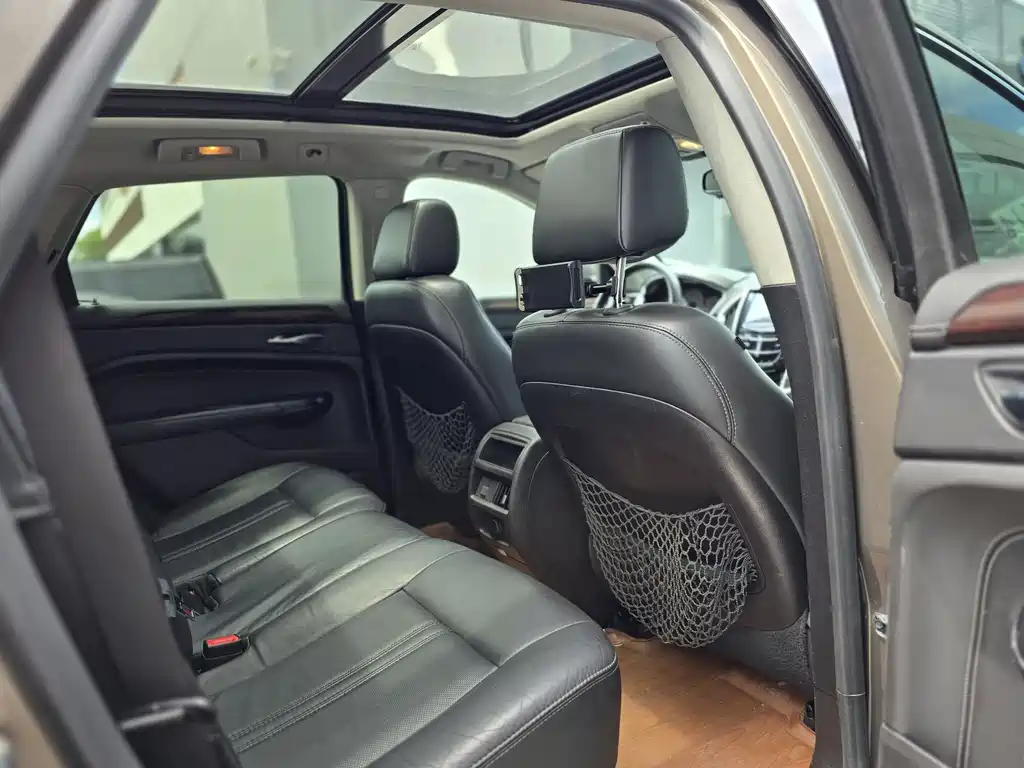 Cadillac SRX 2016 — фото 9