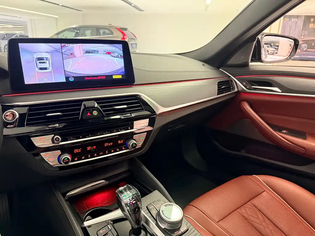 BMW 5 Series 2021 — фото 10