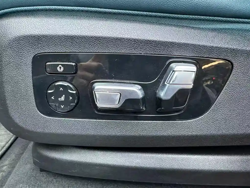 BMW XM 2023 — фото 10
