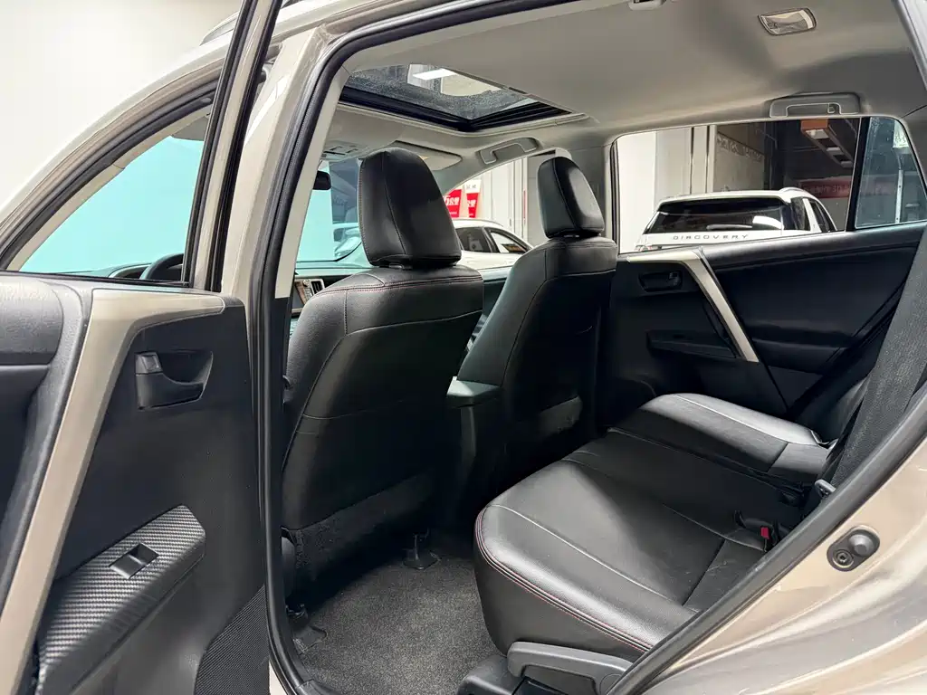 Toyota RAV4 2015 — фото 8