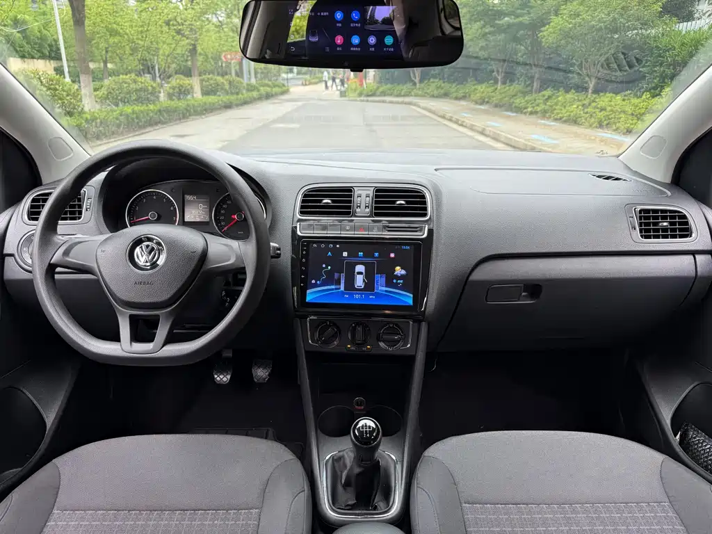 Volkswagen Polo 2015 — фото 13