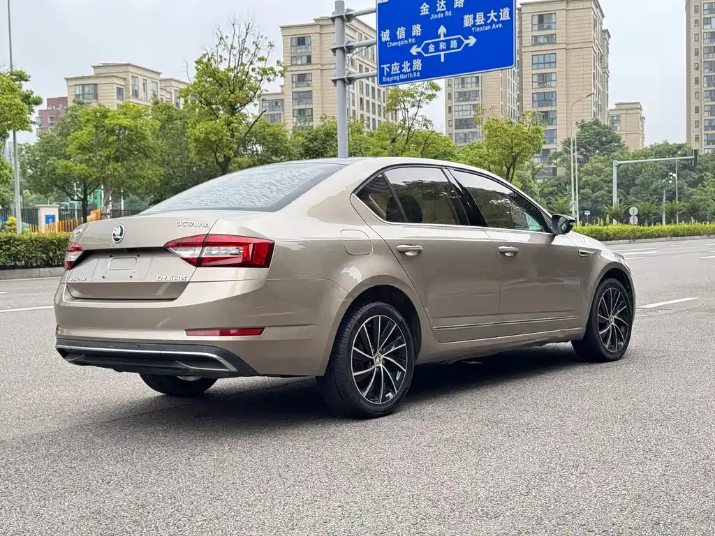 Skoda Octavia 2018 — фото 4