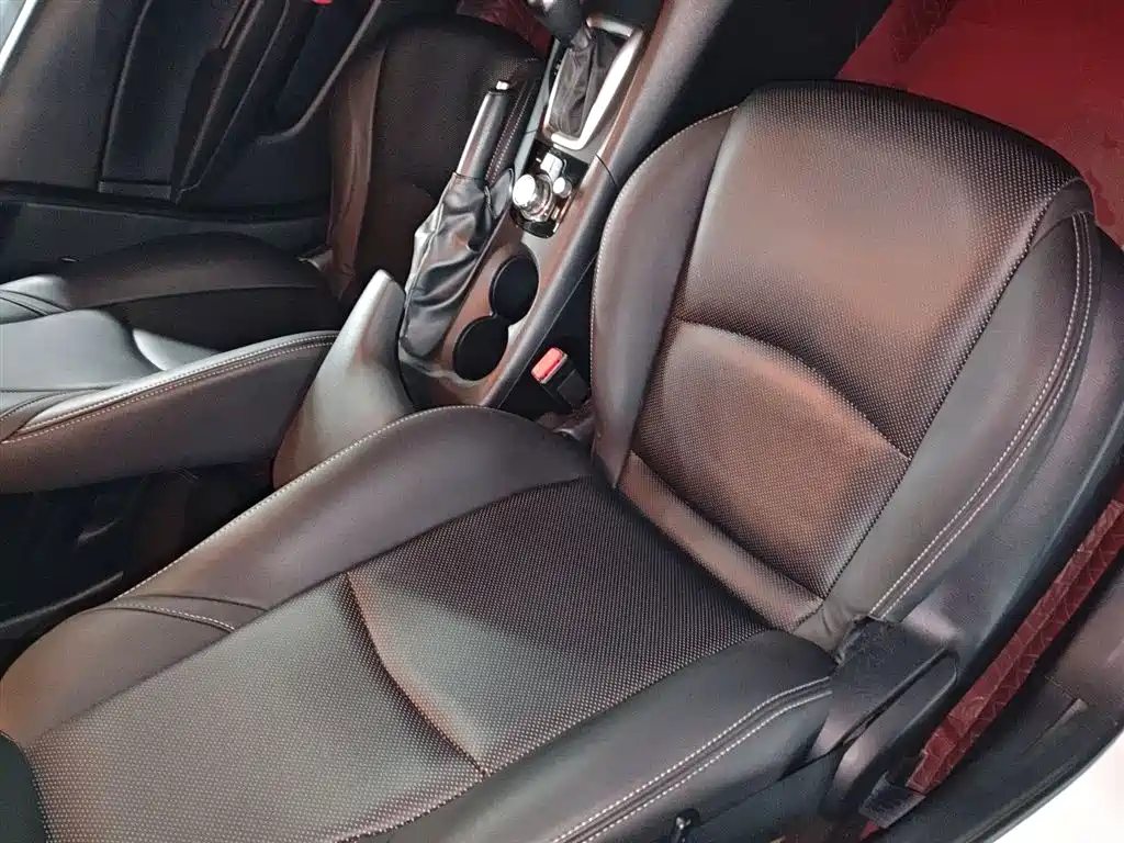 Mazda 3 Axela 2019 — фото 25