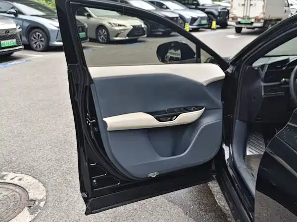 Lexus RZ 2023