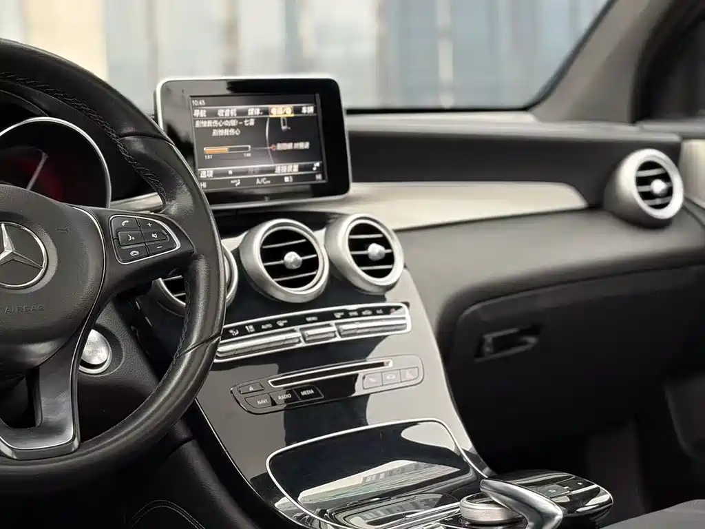 Mercedes-Benz GLC 2018 — фото 15