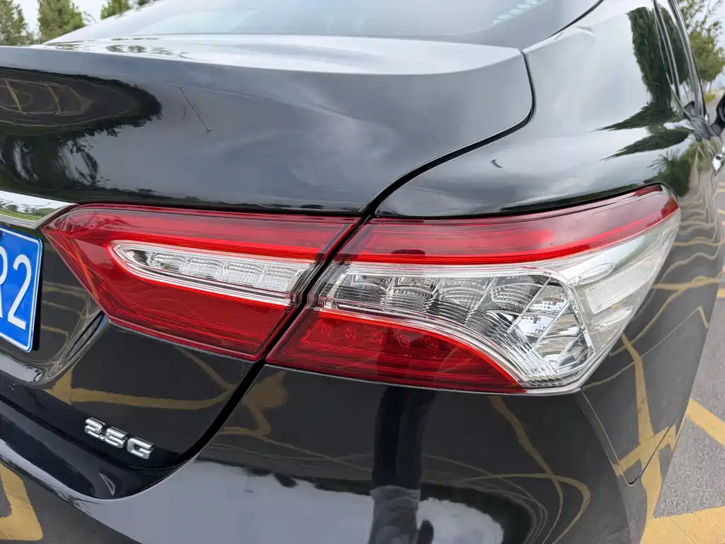 Toyota Camry 2019 — фото 24