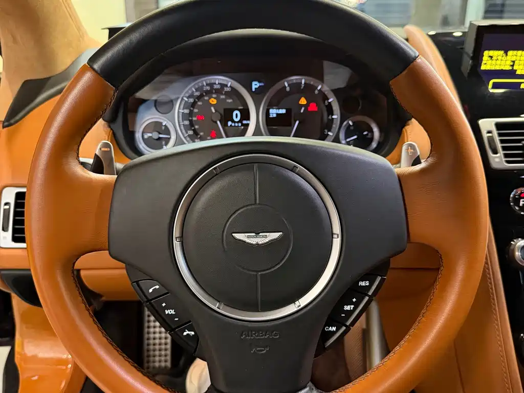 Aston Martin Rapide 2015 — фото 13