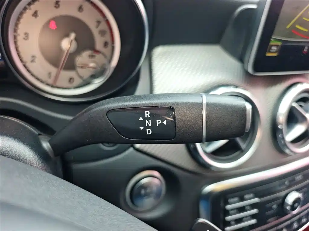 Mercedes-Benz GLA 2017 — фото 14