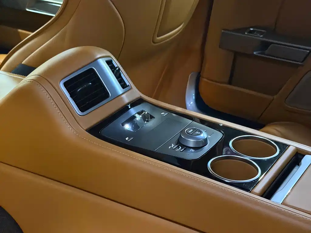 Aston Martin Rapide 2015 — фото 17