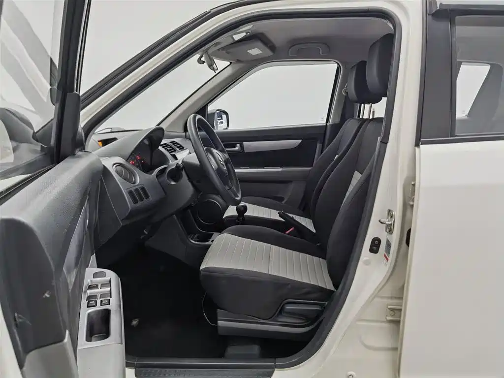 Suzuki Swift 2015 — фото 10
