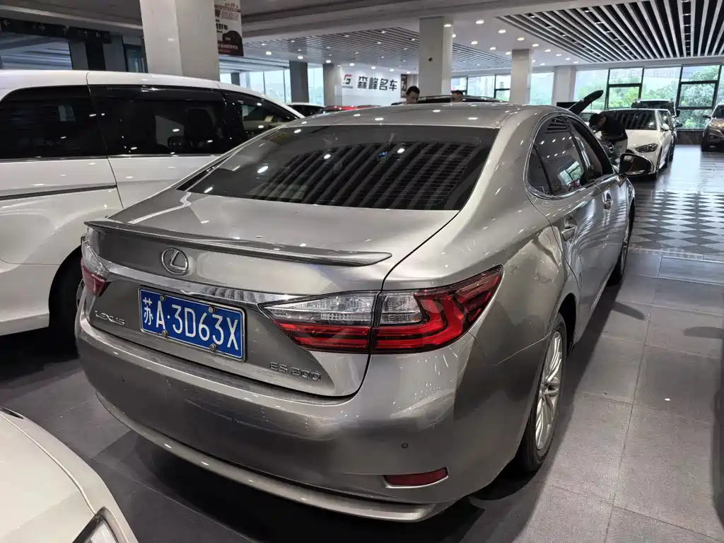 Lexus ES 2017 — фото 4