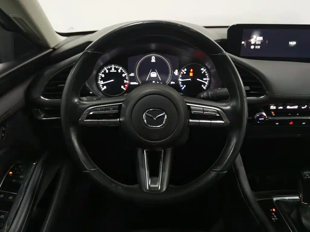 Mazda 3 Axela 2021 — фото 11
