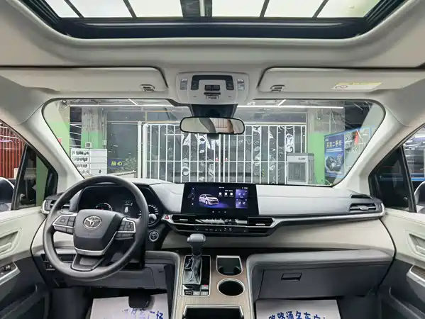 Toyota Sienna 2025