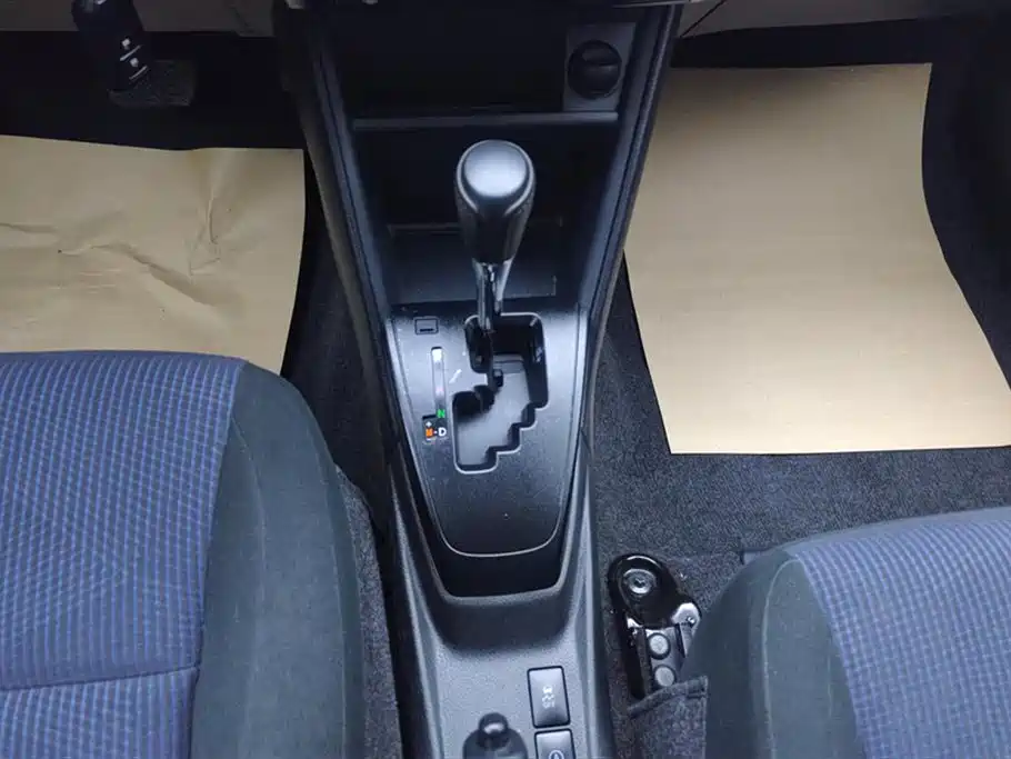 Toyota Yaris L 2017 — фото 16