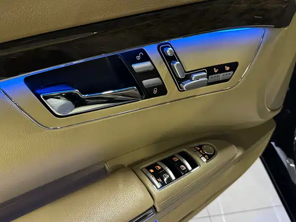 Mercedes-Benz S-Class 2012