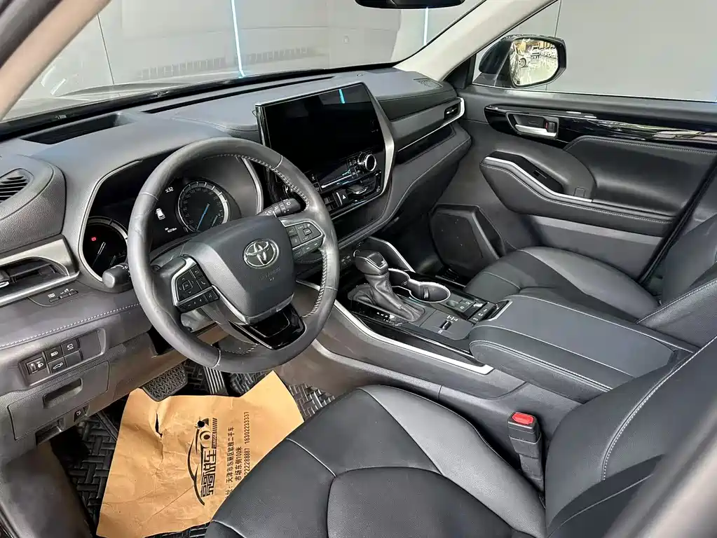 Toyota Highlander 2023 — фото 10