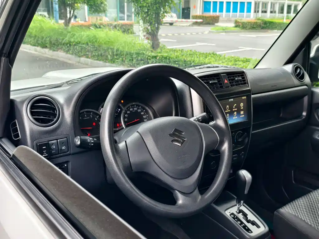 Suzuki Jimny 2018 — фото 10