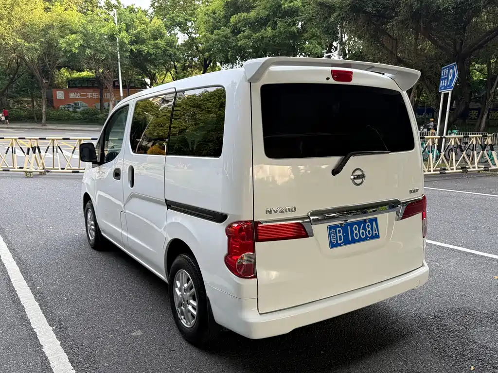 Nissan NV200 2017 — фото 15