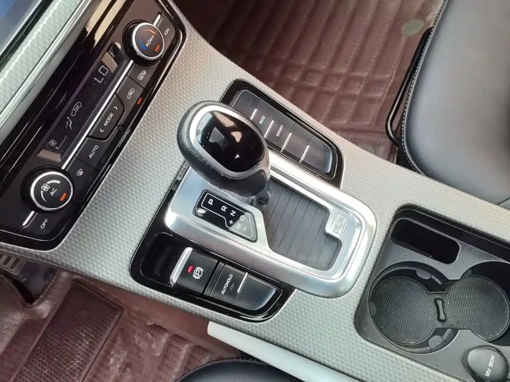 Geely Emgrand GS 2016 — фото 14