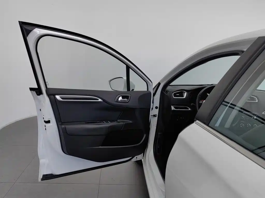 Citroën C4L 2016 — фото 8