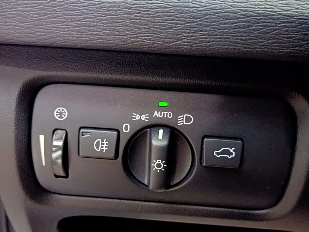 Volvo V40 2017 — фото 14