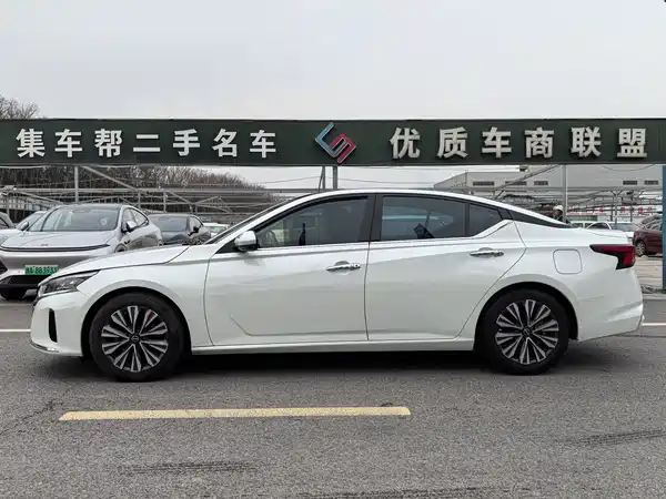 Nissan Teana 2023