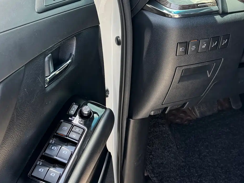 Toyota Alphard 2019 — фото 14