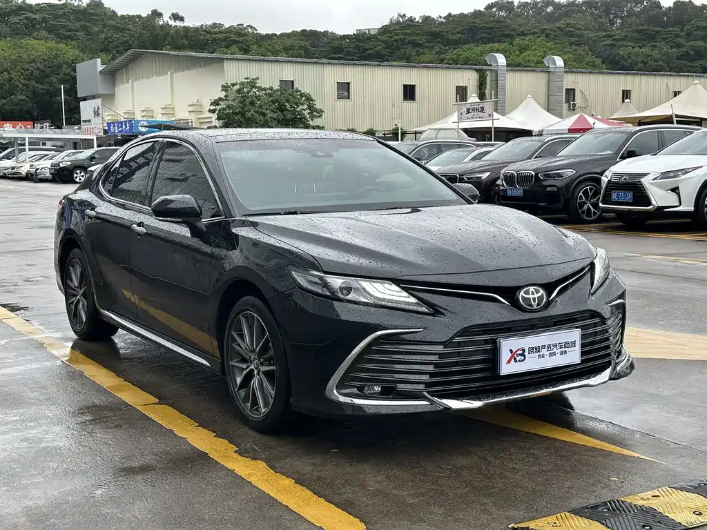 Toyota Camry 2023 — фото 3
