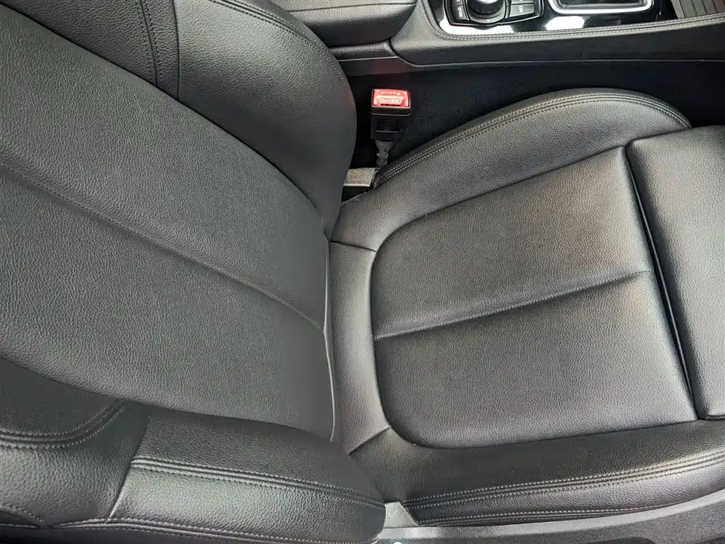 BMW 1 Series 2018 — фото 19