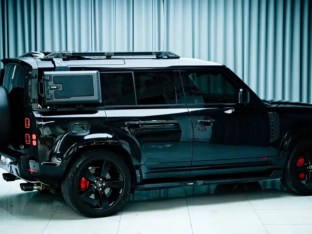 Land Rover Defender 2023 — фото 8