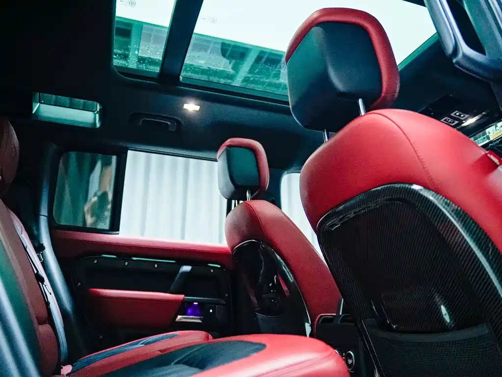 Land Rover Defender 2023 — фото 16