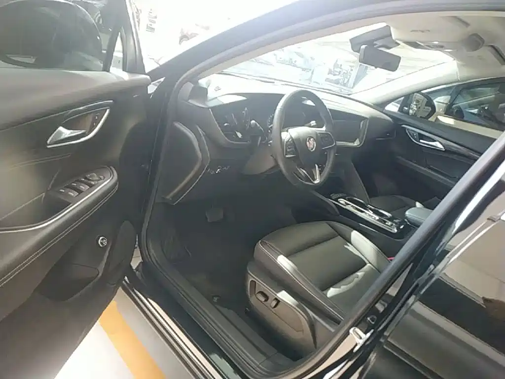 Buick Envision Plus 2023 — фото 16
