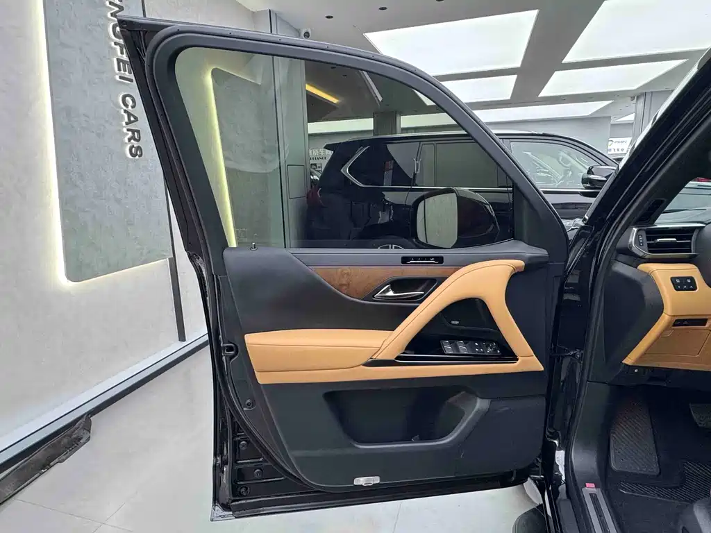 Lexus LX 2025
