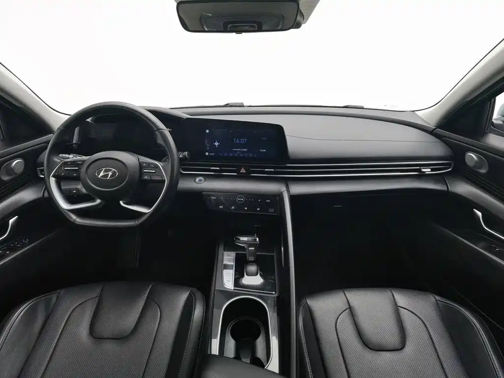 Hyundai Elantra 2022