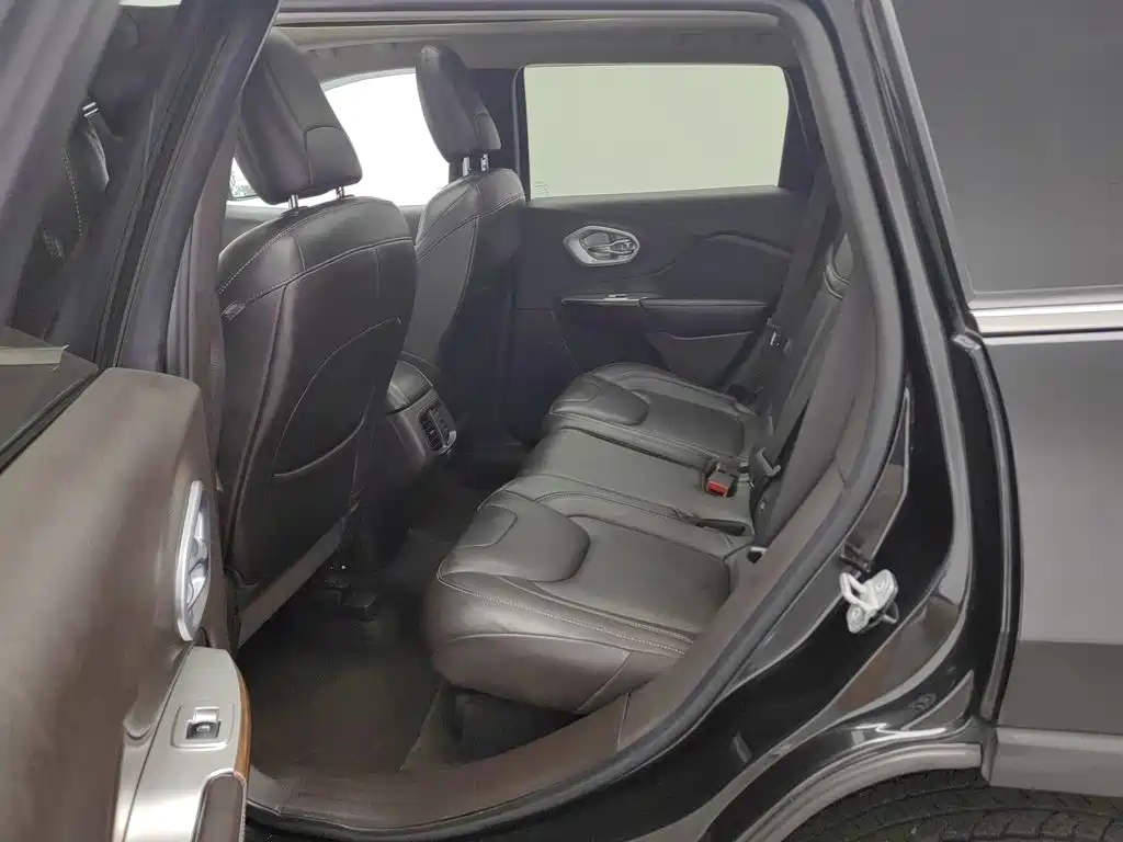 Jeep Cherokee 2014 — фото 15