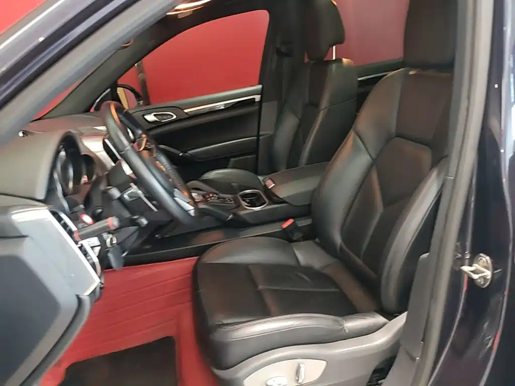 Porsche Cayenne 2017 — фото 15